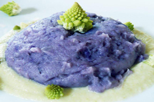 Sformato di patate viola con crema di broccoli